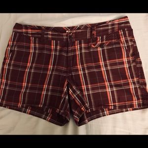 Women’s Columbia size 14 cute plaid shorts.